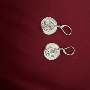 Women’s vintage Avon earrings